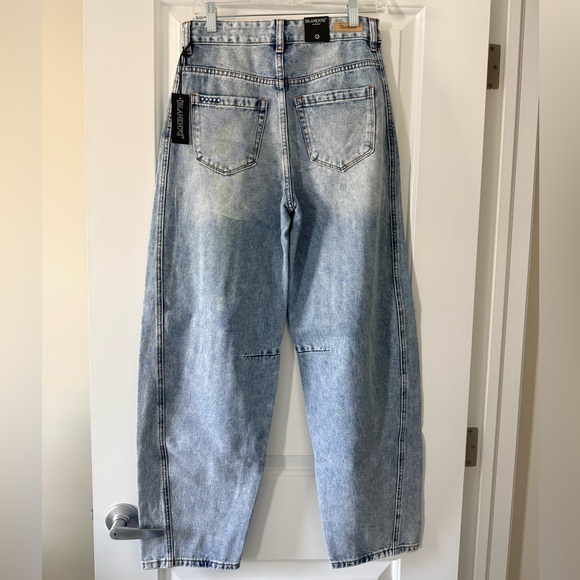 BLANKNYC Light Wash Barrel Jean - Picture 4 of 6